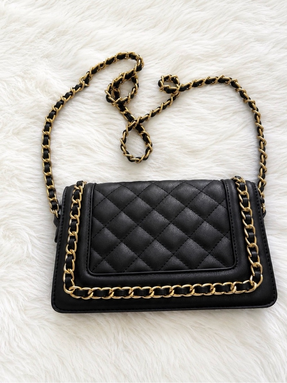 JustFab Black Quilted Crossbody with Gold Chain Strap